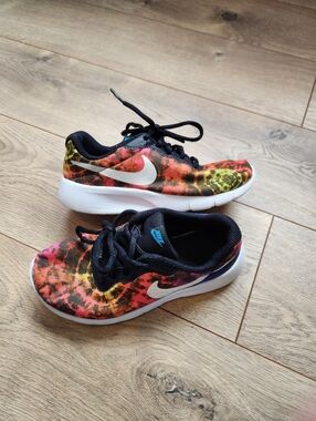 1.5Y Kids Nike Tanjun Tennis Shoes